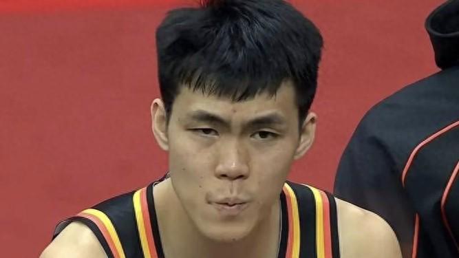 王俊杰18分14板中国男篮险胜拉德尼基,徐昕10分首秀惊艳